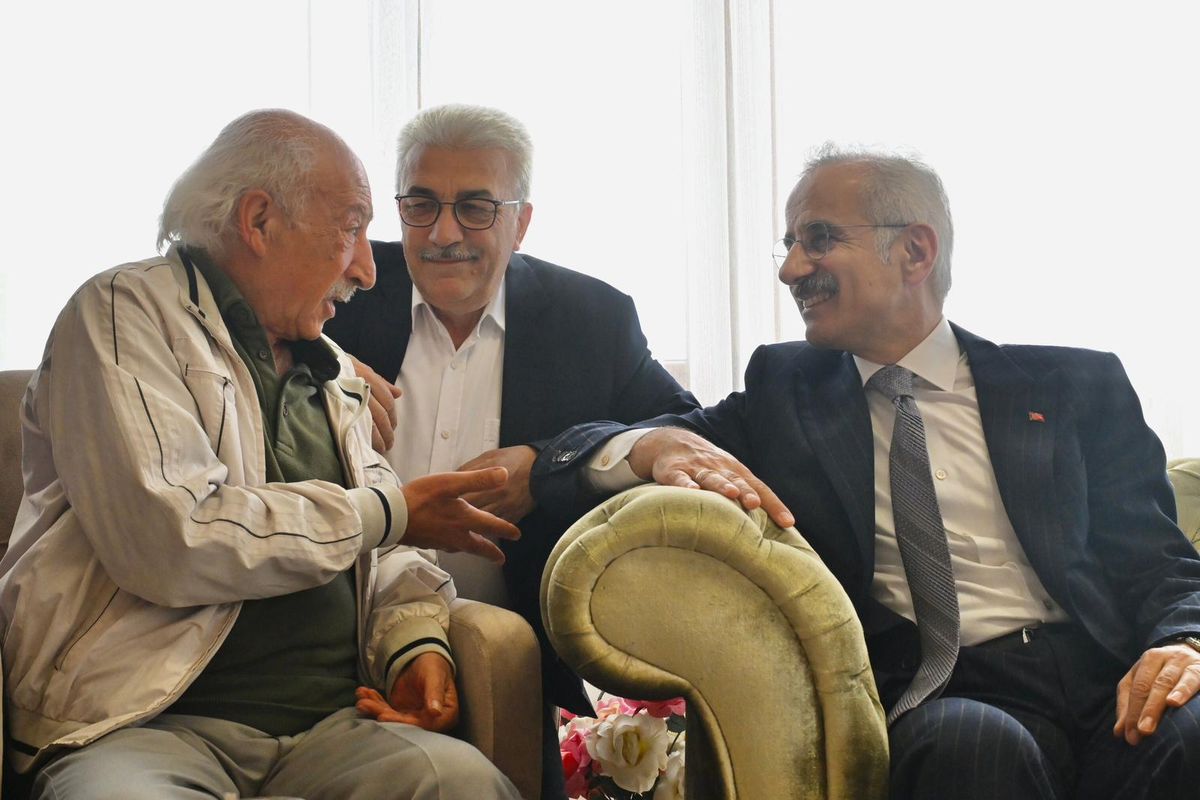 Bakan Uraloğlu Huzurevi Sakinleriyle Bayramlaştı