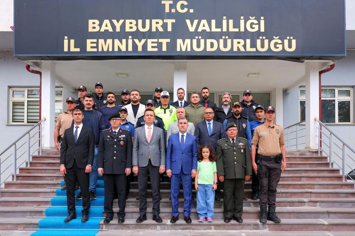 Vali Eldivan\'dan Güvenlik Güçlerine Bayram Ziyareti