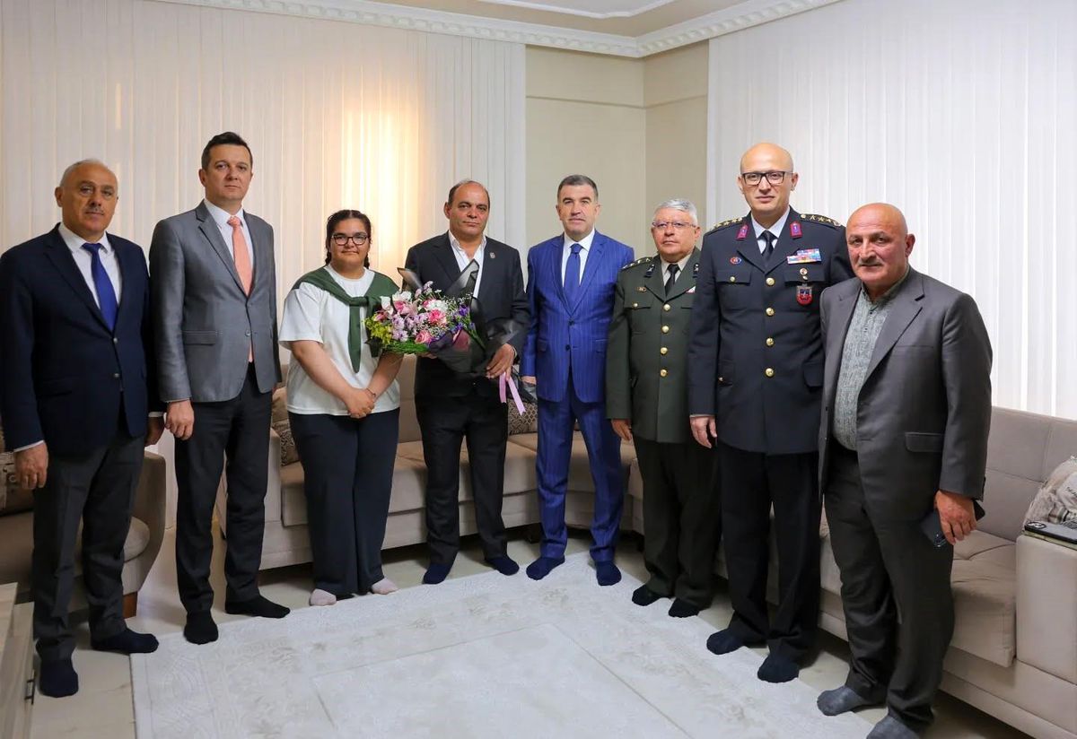 Vali Eldivan\'dan şehit ailesi ve gaziye bayram ziyareti
