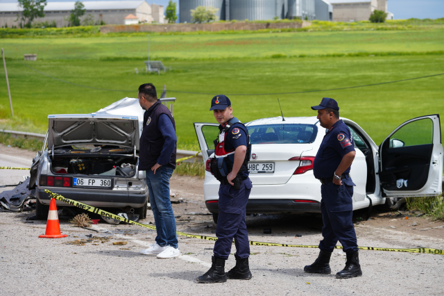 Bayram yolunda korkunç kaza: 2 kişi öldü, 7 kişi yaralandı