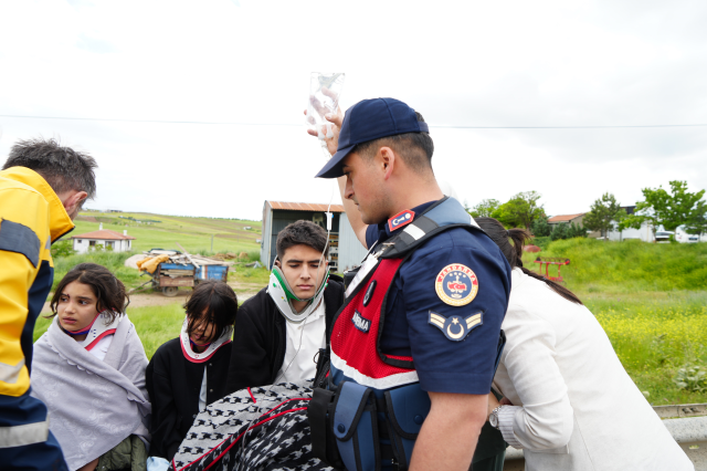 Bayram yolunda korkunç kaza: 2 kişi öldü, 7 kişi yaralandı