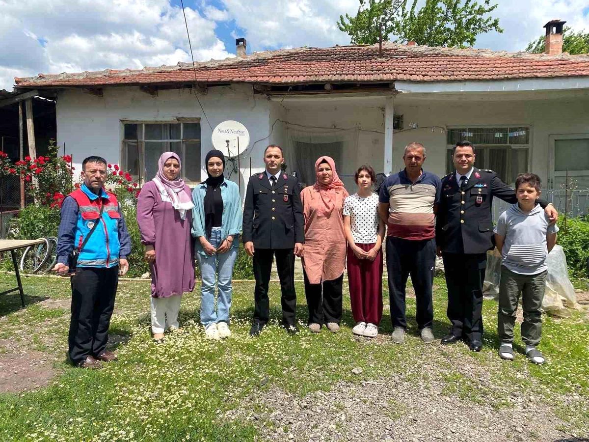 Osmaneli\'nde şehit ve gazi ailelerine bayram ziyareti