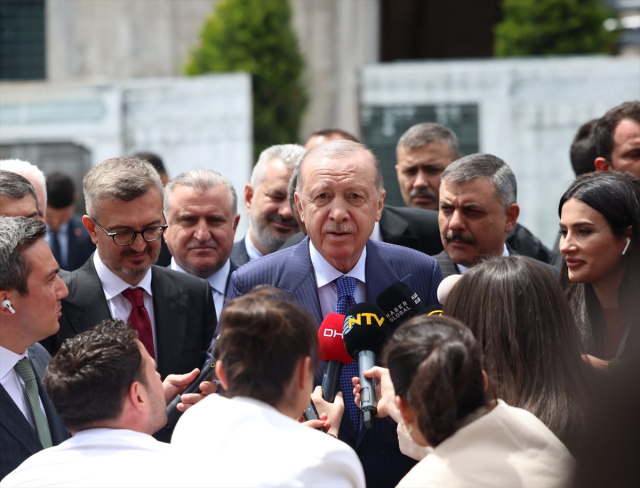 Cumhurbaşkanı Erdoğan Ayasofya'da! Cuma namazı çıkışı dikkat çeken açıklamalar