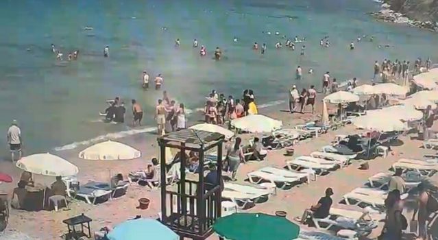 Kuşadası'nda Boğulma Tehlikesi Geçiren Turist Kurtarıldı