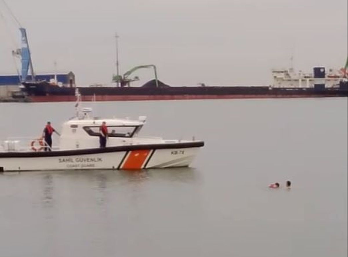 Samsun\'da İtfaiye Eri Kadını Kurtardı