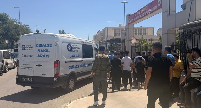 Antalya'da Motosiklet Kazası: 14 Yaşındaki Çocuk Hayatını Kaybetti