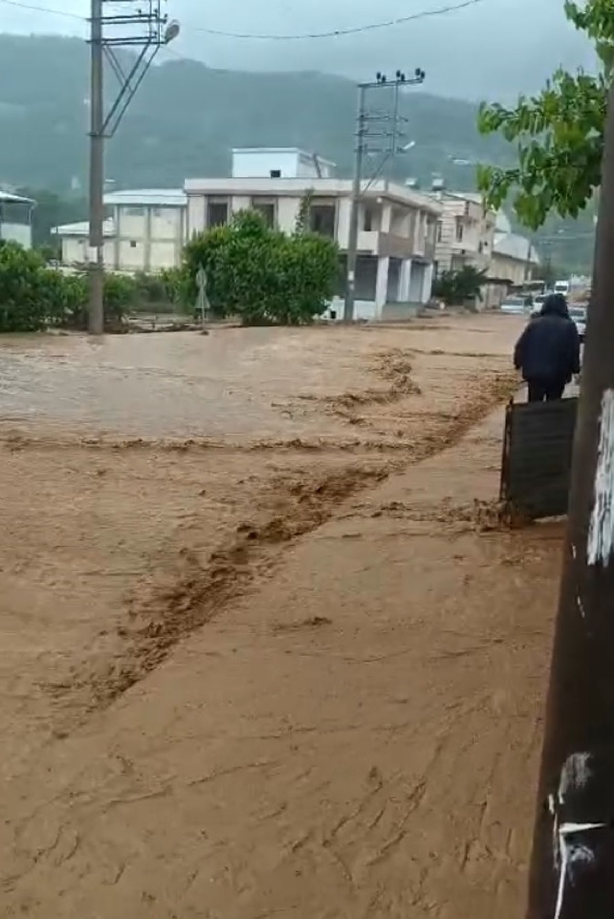 Heyelan TIR\'ları Sürüklüyor