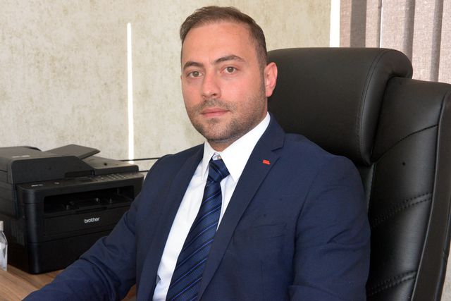 Hastasına yumruk atan doktora dava