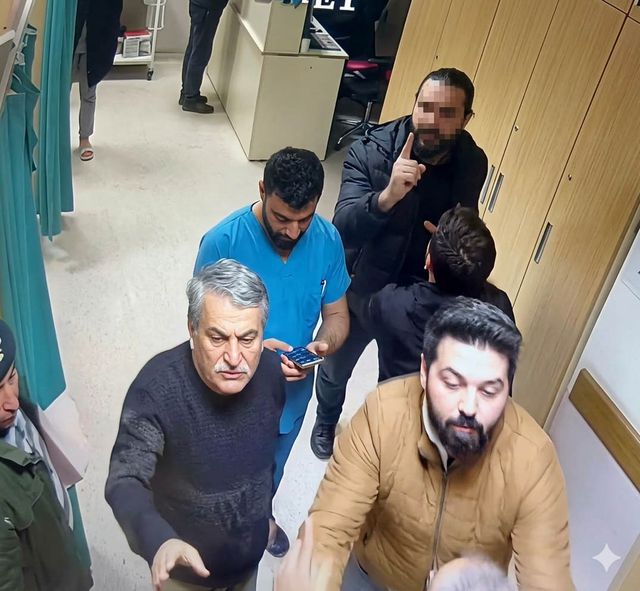 Hastasına yumruk atan doktora dava