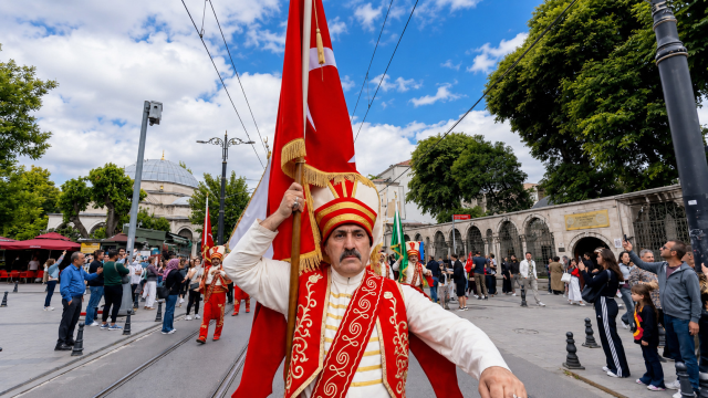 İstanbul'da fetih coşkusu! Mehteran gösterisine yoğun ilgi