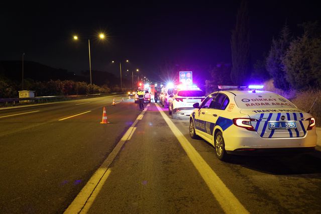 İzmir'de Trafik Kazası: İki Ölü