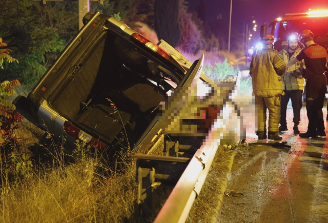 İzmir'de feci kaza: Su kanalına düşen araçta2 kişi can verdi