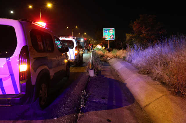 İzmir'de feci kaza: Su kanalına düşen araçta2 kişi can verdi