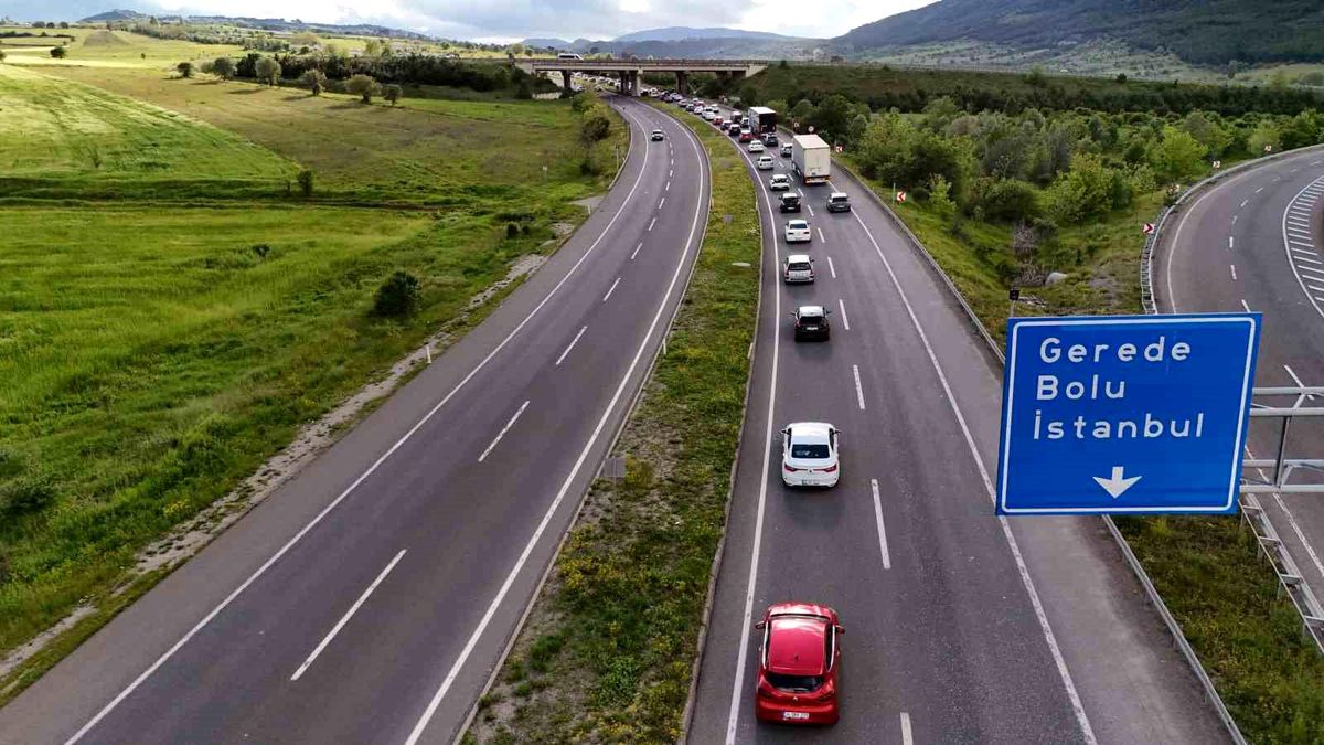 Karabük\'te Kilometrelerce Araç Kuyruğu
