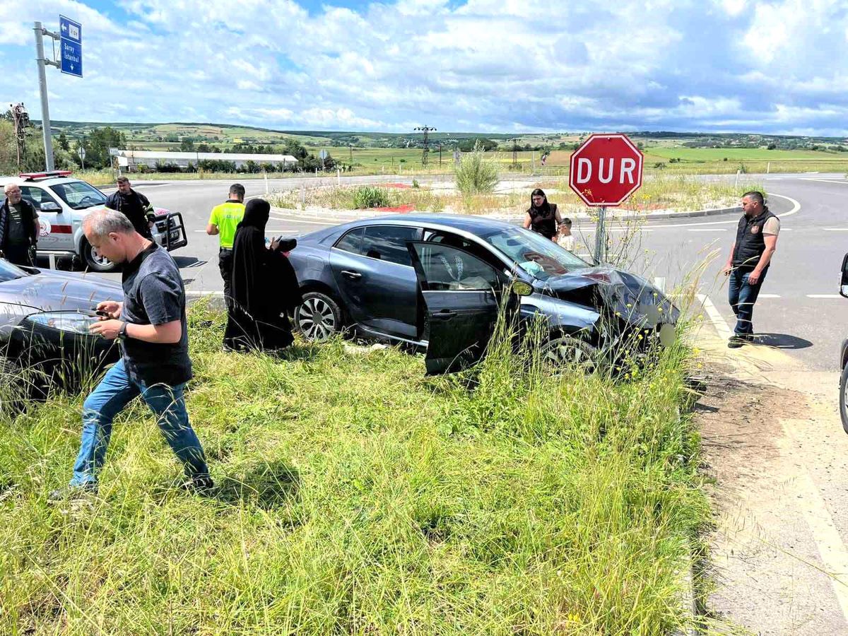Kırklareli\'nde iki otomobil çarpıştı: 6 yaralı