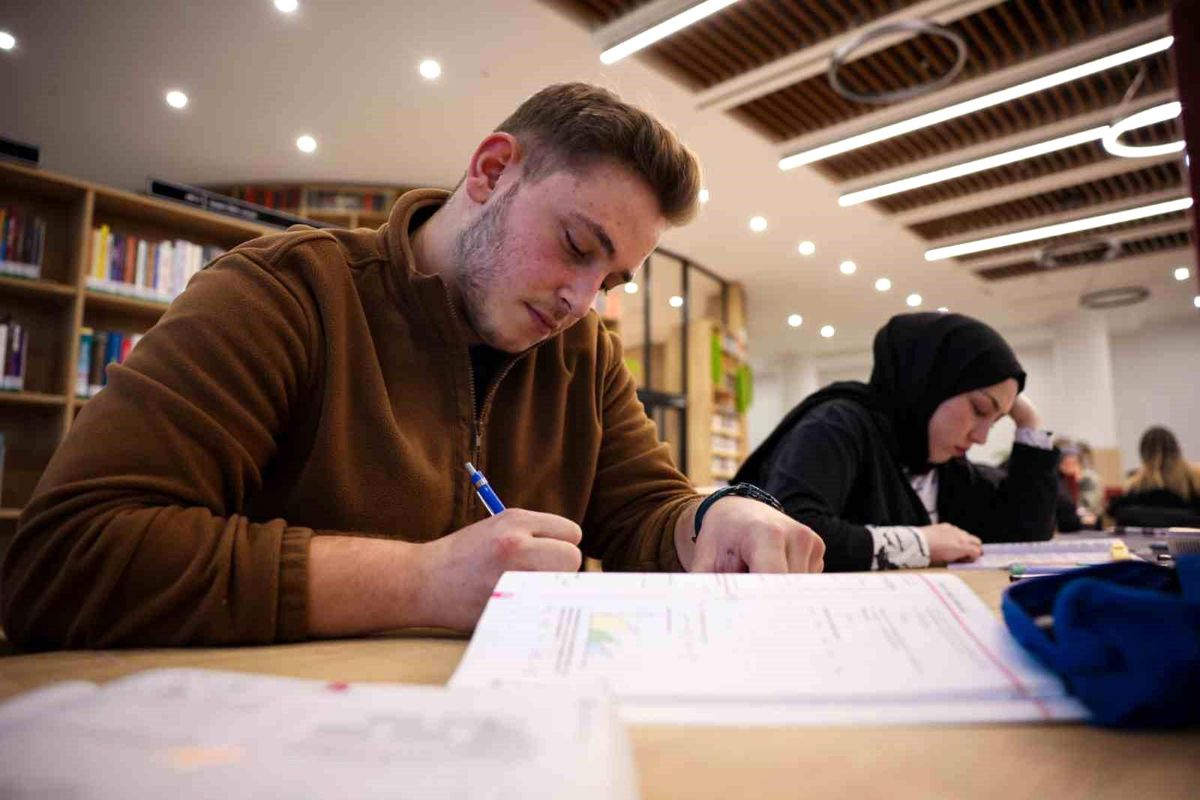 Kütüphanelerin çalışma günlerine sınav ayarı