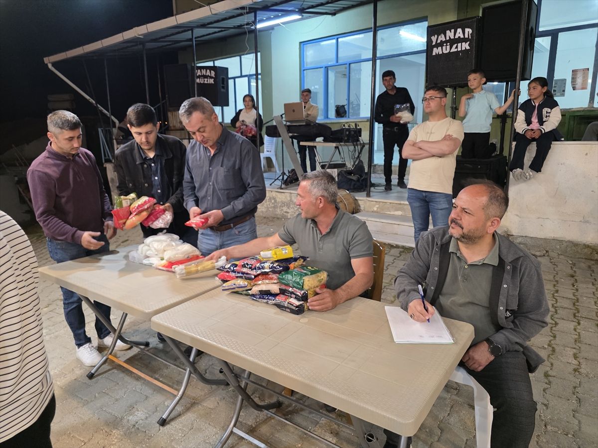 Demirci\'de Asırlık Kukla Deve Geleneği Yaşatıldı