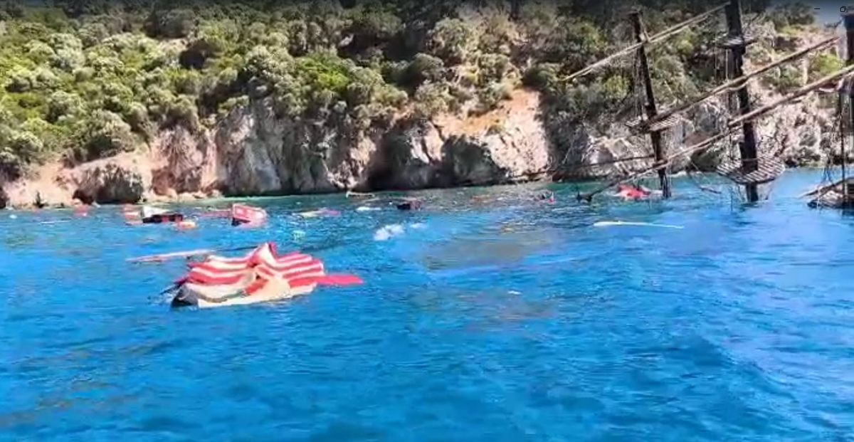 Marmaris\'te Tur Teknesi Battı