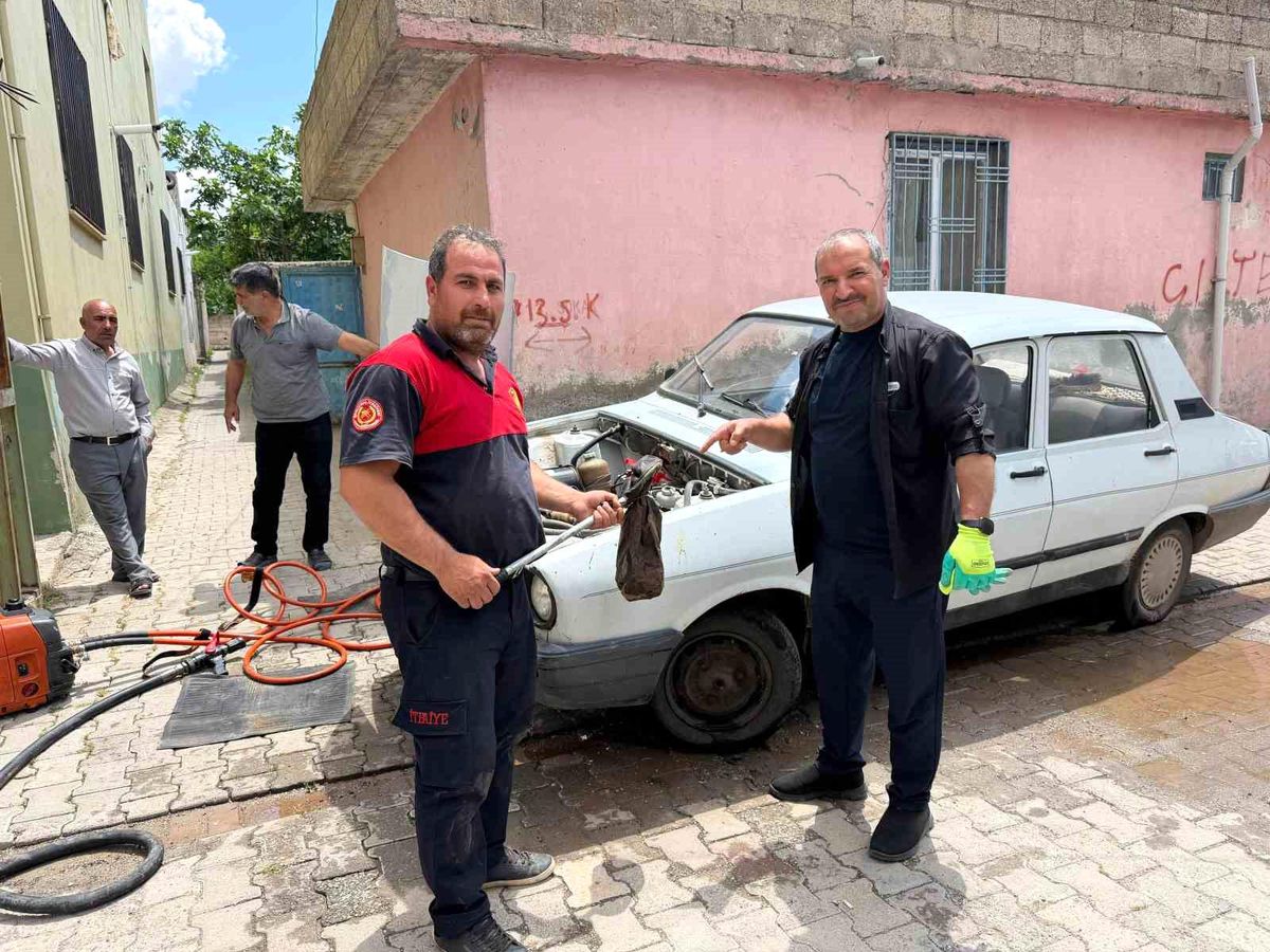 Yılan İtfaiye Ekiplerince Kurtarıldı