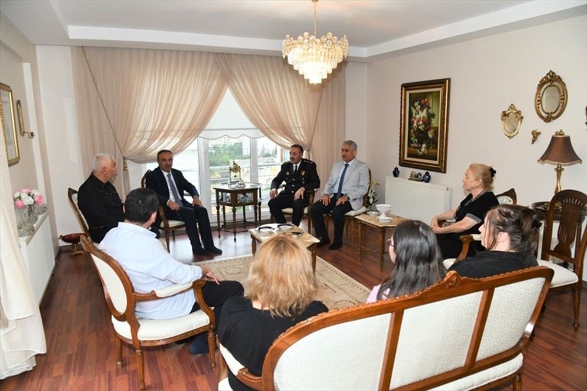 Vali Soytürk\'ten şehit ve gazi ailelerine bayram ziyareti
