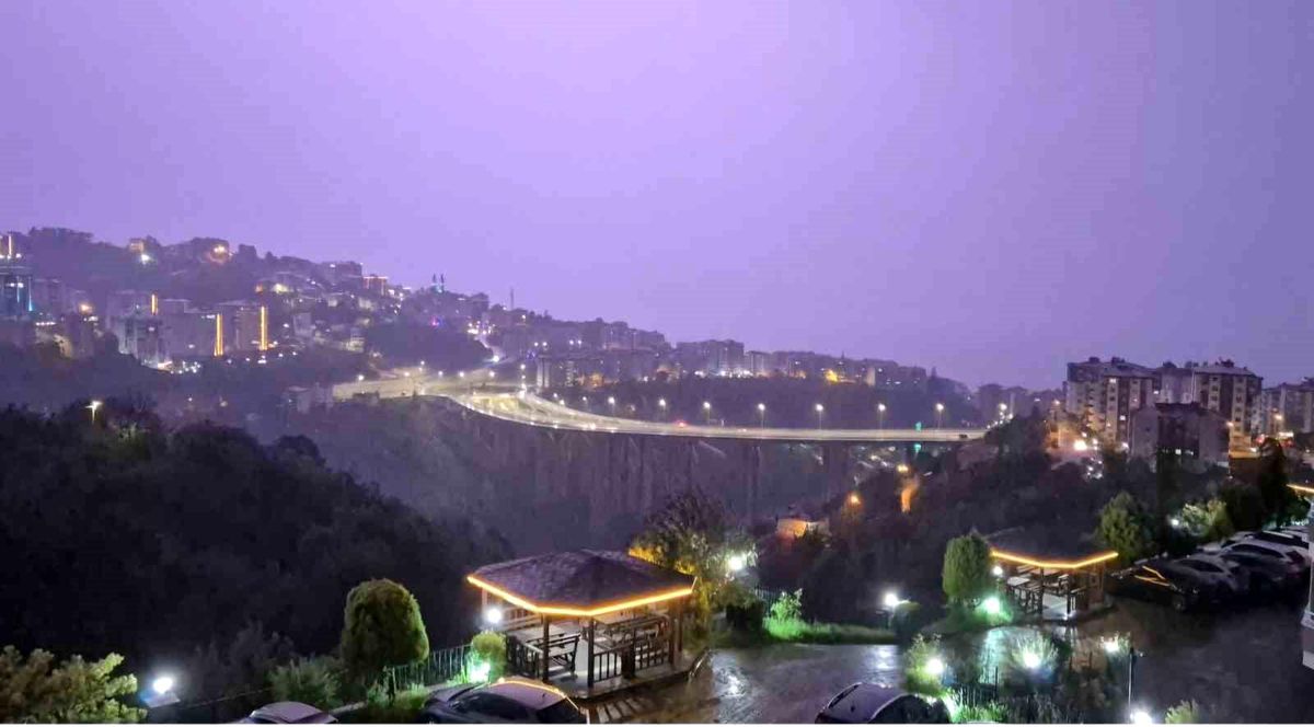 Trabzon\'da Şimşek Fırtınası