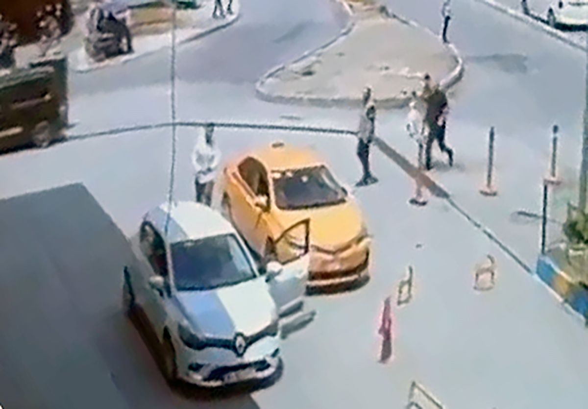 Adana\'da Trafik Kavgası: Taksi Şoförü Bıçaklandı