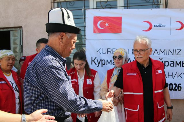 Türk Kızılay Bişkek'te Kurban Dağıttı
