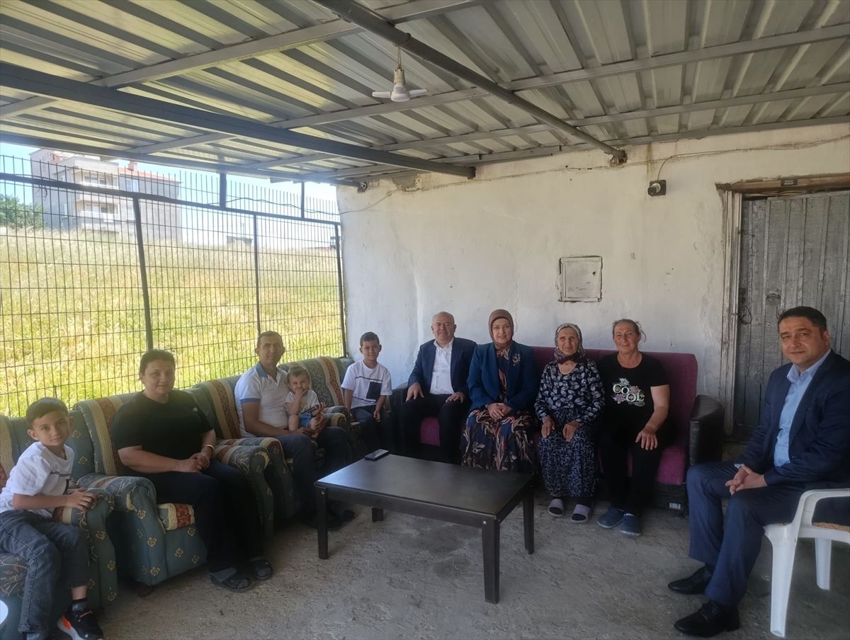 Kaymakam Köken, şehit annesini bayramda yalnız bırakmadı