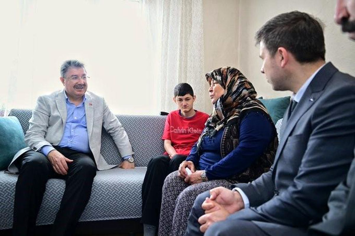 Vali Yılmaz, Doğan Ailesini Ziyaret Etti