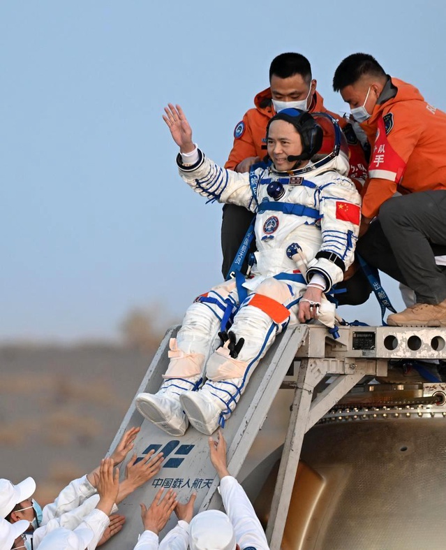Çin Astronotları Uzayda Rekor Kırdı