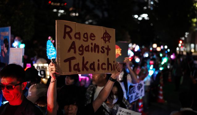 Tokyo'da Hükümet Protestosu