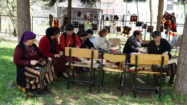 Tonya'da Kadınlar Dastar Dokuma Sanatını Yaşatıyor
