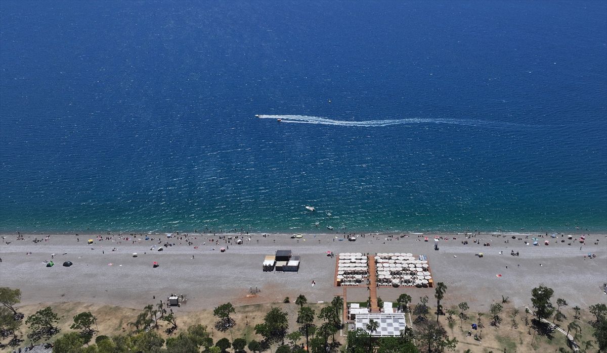 Antalya Sahilleri Kurban Bayramı\'nda Yoğun