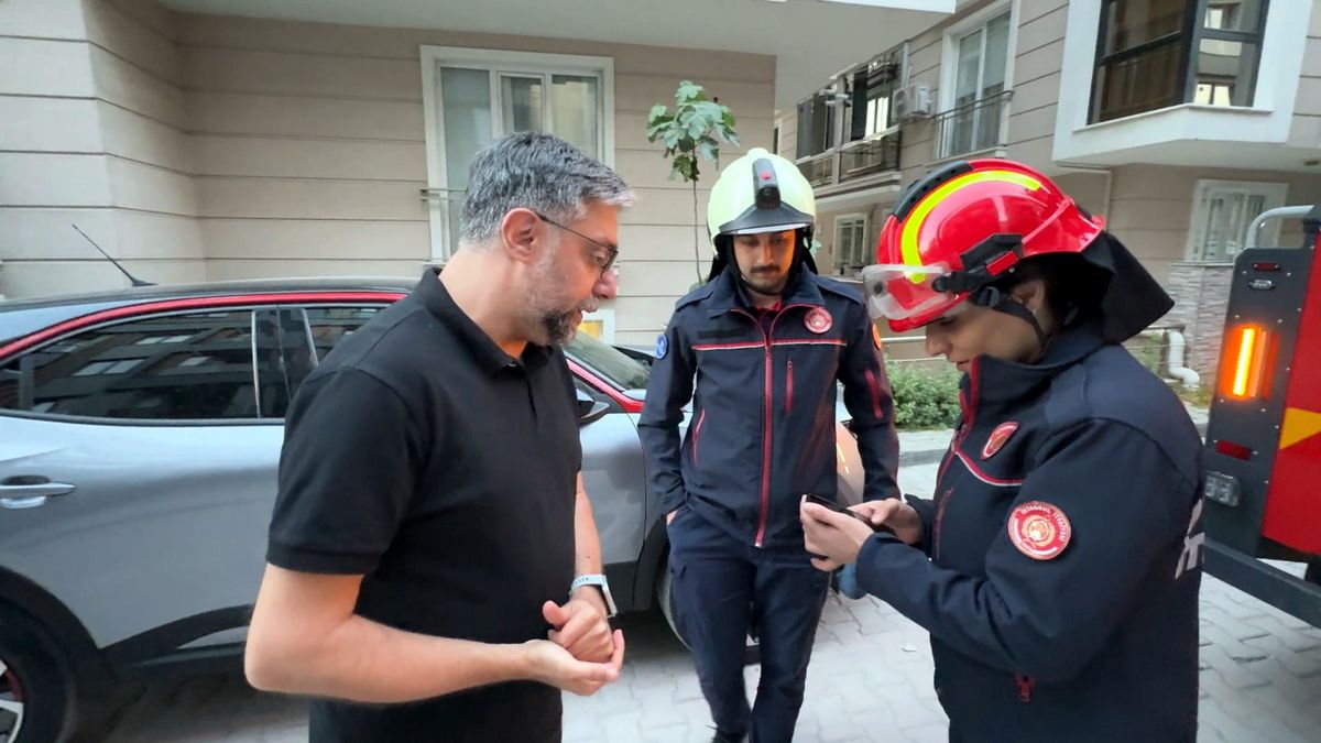 Yavru Martılar İtfaiye Tarafından Kurtarıldı