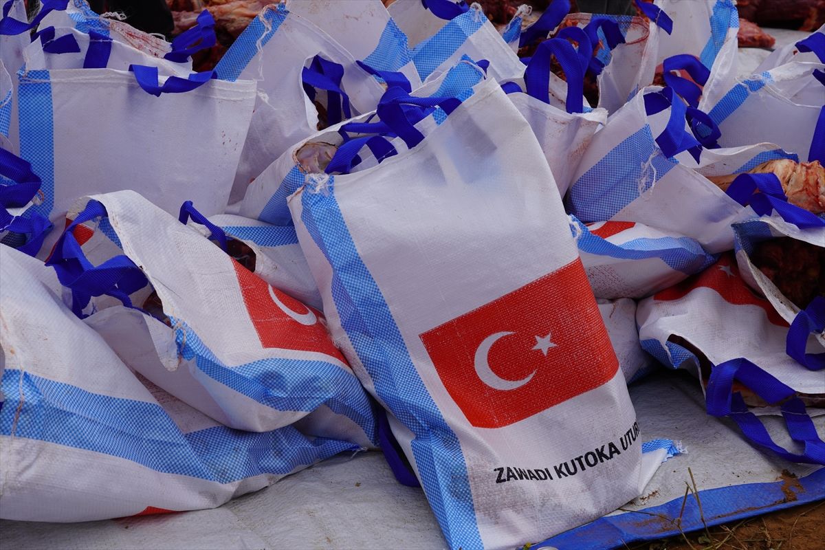 Tanzanya\'da 70 Bin Aileye Kurban Eti Dağıtıldı