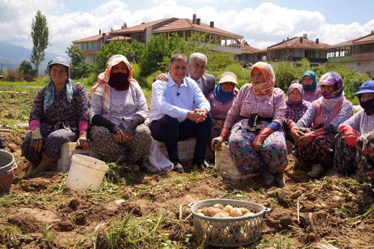 Başkan Tugay\'dan yol ve asfalt sözü