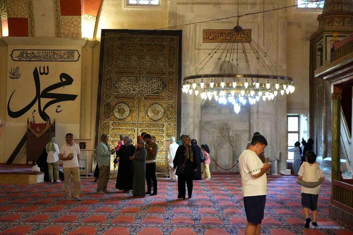 Edirne\'de Kabe Taşı ve Örtüsüne Yoğun İlgi
