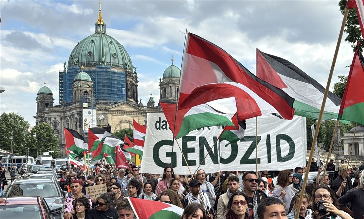 Berlin\'de İsrail saldırılarına protesto