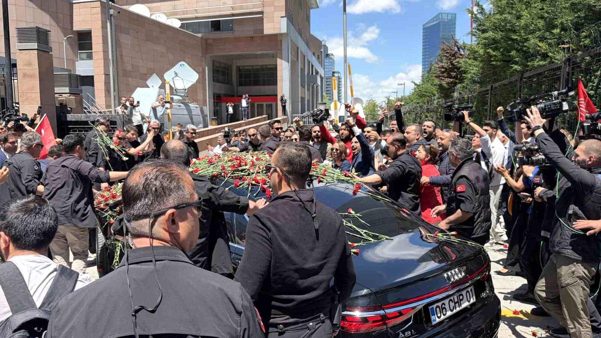 Kılıçdaroğlu Bayramlaşmak İçin Genel Merkez\'de
