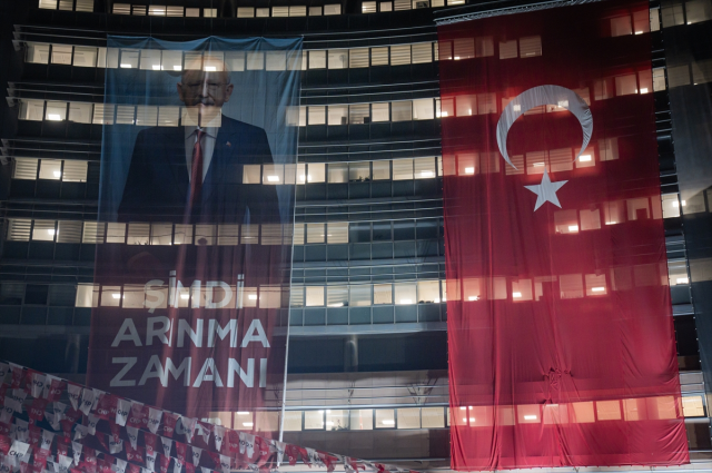 CHP'de 2 ayrı bayramlaşma! Kalabalık her geçen saniye artıyor