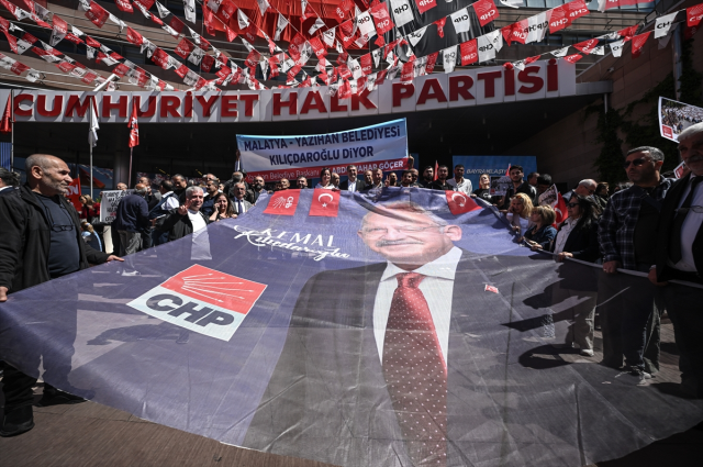 CHP'de 2 ayrı bayramlaşma! Kalabalık her geçen saniye artıyor