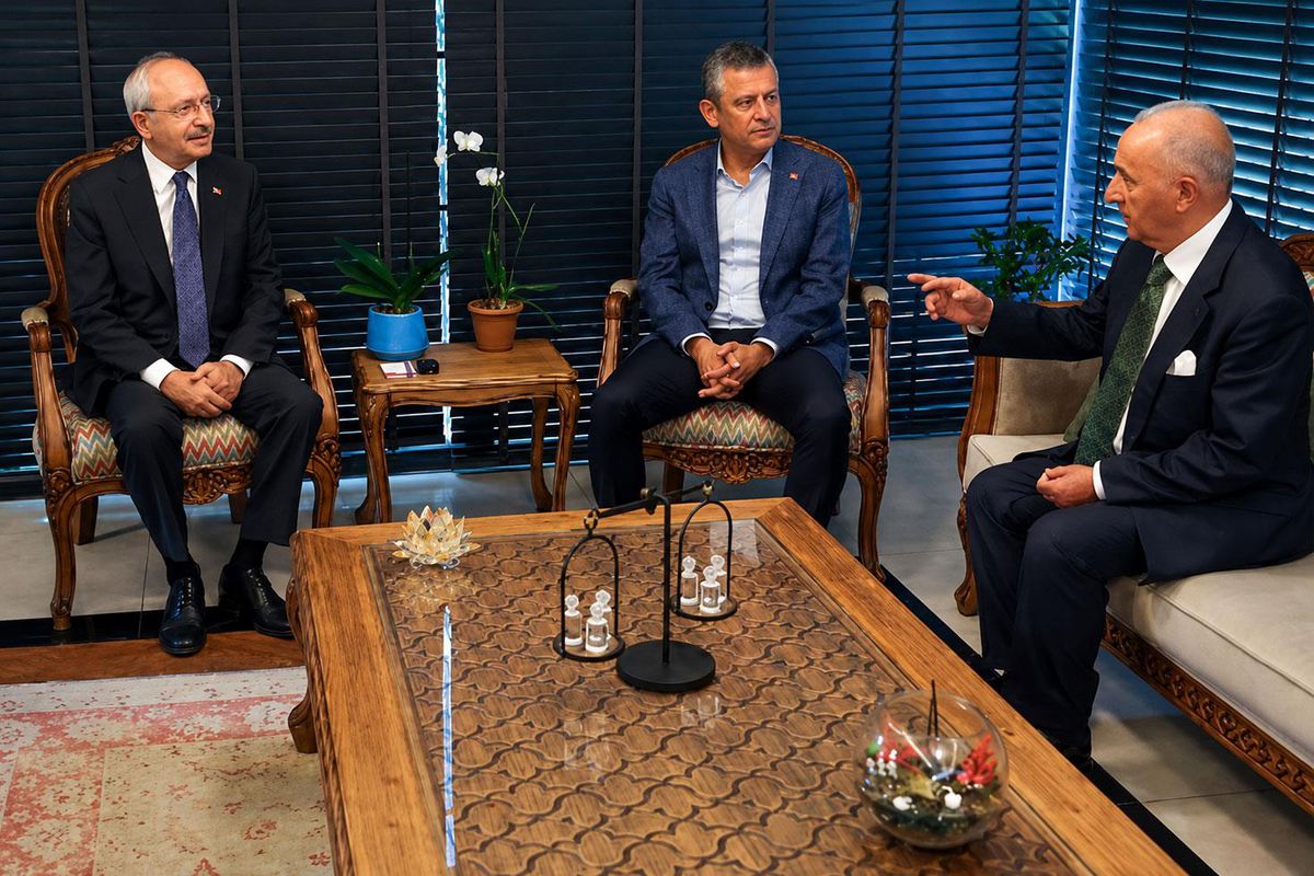 Eski CHP Genel Başkanı Hikmet Çetin\'den Özgür Özel\'e destek