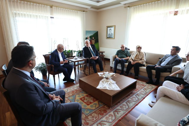 İYİ Parti Genel Başkanı Dervişoğlu’ndan İmamoğlu'nun anne babasına bayram ziyareti