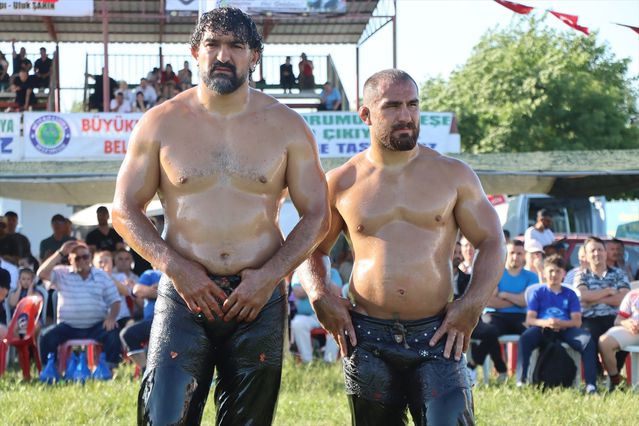 Kırklareli'de İsmail Koç Başpehlivan Oldu