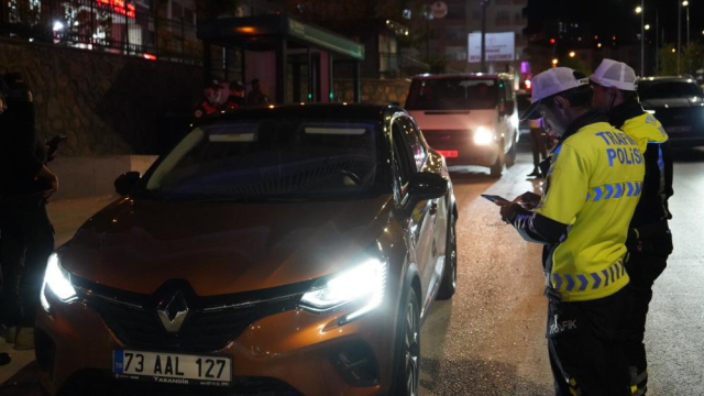 Kayıp genç kız için kent ayağa kalktı! Giriş çıkışlar kapatıldı