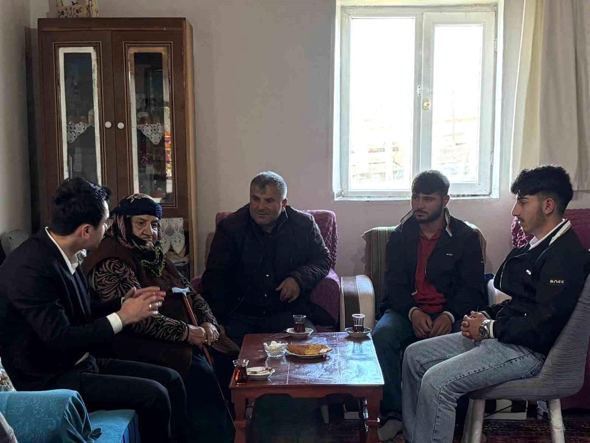 Susuz Kaymakamı\'ndan şehit ailesine bayram ziyareti