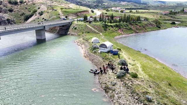 Kayseri'de Viyadükten Düşen Genç İçin Arama Çalışmaları Devam Ediyor