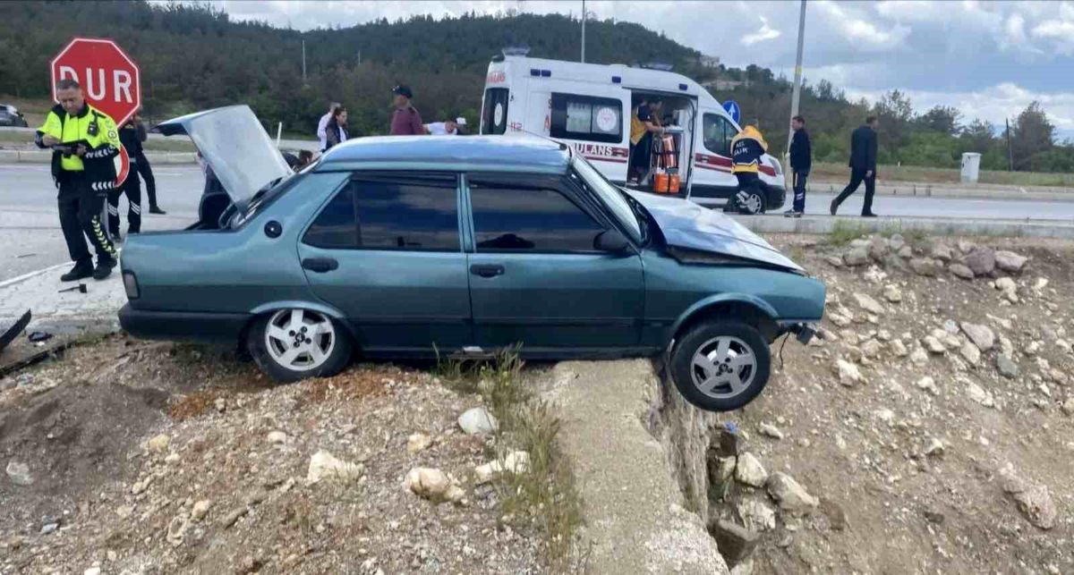 Kütahya\'da Trafik Kazası: 3 Yaralı