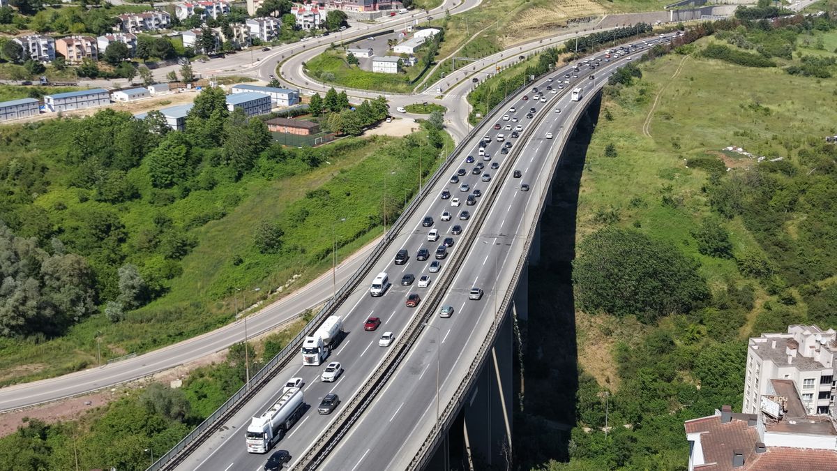 TEM Otoyolu\'nda Yoğun Bayram Trafiği