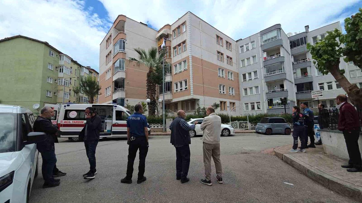 Samsun\'da balkonda kriz: 2 saatlik ikna sonrası kapıyı açtı